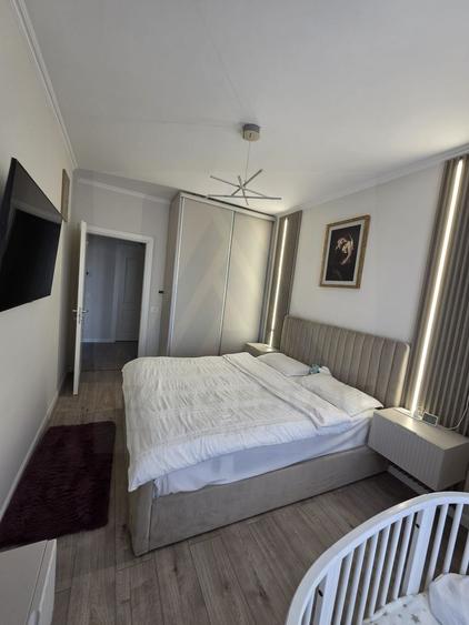 Apartament ultrafinisat 72 mp utili 3 camere 2 bai lift C. Surii Mici