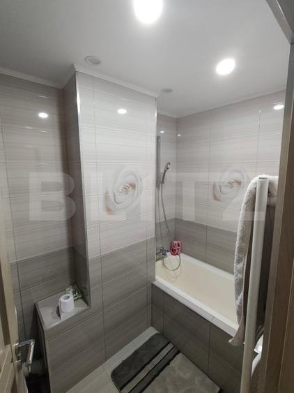 Apartament 3 camere, etaj 7/9 cu lift, 70 mp, zona Micro 6