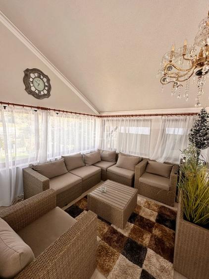 Casă impunătoare de lux – ultra dotată și mobilată - locație deosebită - 13