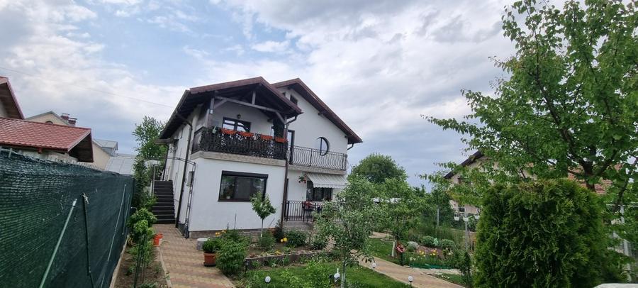 Casa cu etaj la cheie