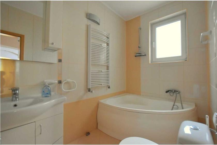 3 camere |  Punctele Cardinale | Centrala Proprie | 2 Bai