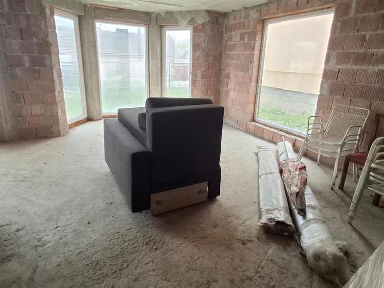 Casa individuala 5 camere 2 bai pivnita 380mp teren in Cisnadie
