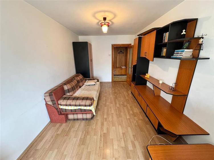 Apartament 3 camere, etaj 1, zona Bucegi, 73mp, eliberare rapida
