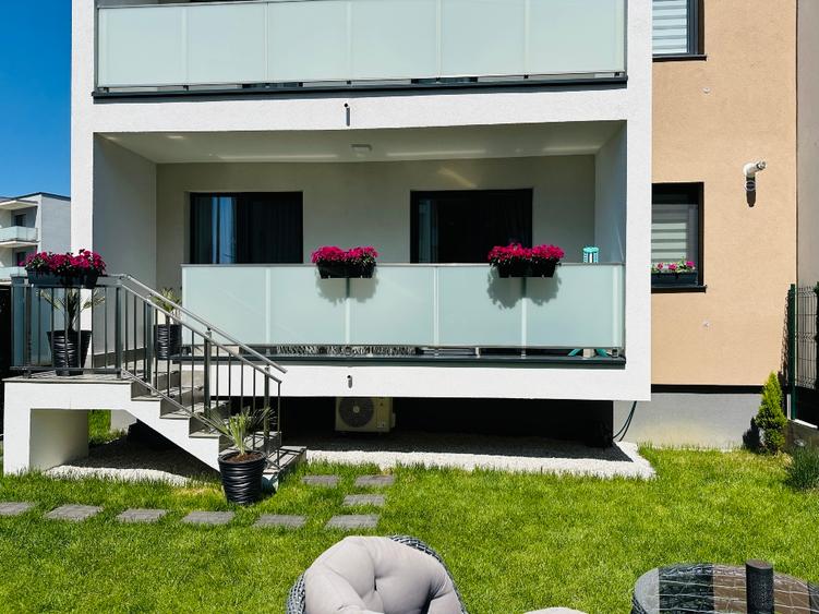 Apartament 2 camere + grădină proprie 70 mp + 2 locuri de parcare
