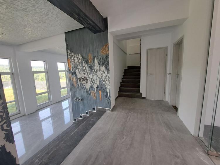 Casa cu piscina interioara si priveliste catre Cetatea Cisnadioarei