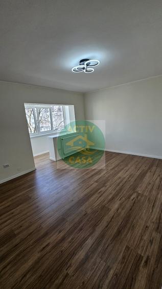 Apartament 3 camere, 3 balcoane, zona Piata Mare
