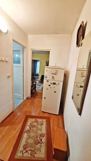 Piata Astra, apartament 2 camere la etajul 1, liber, 93000 euro neg