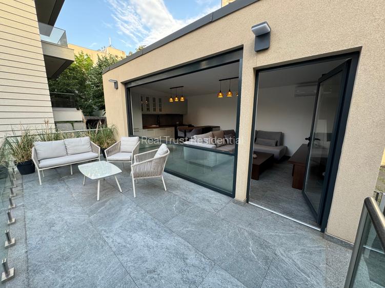 Apartament în vilă | 4 dormitoare | Curte cu grădină japoneză | Garaj, Mă
