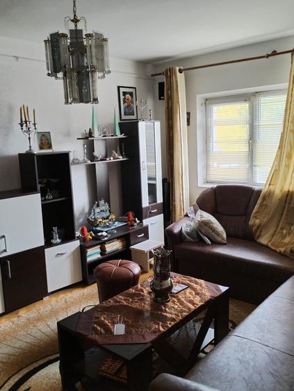 Apartament 4 camere zona Supeco etajul 1/4 , S=84 mp, cu CT si AC.