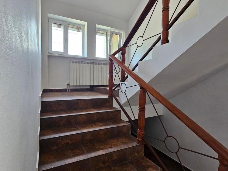 Buzau, Pietroasele - casa 4 camere, 2 bai, 150 mp utili.
