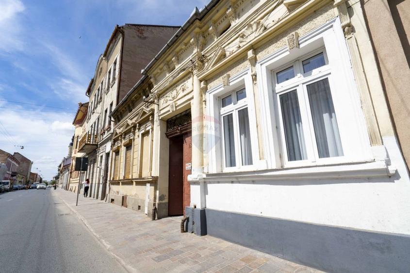 Apartament cu 2 camere de vânzare ultracentral pe strada Traian Moșoiu