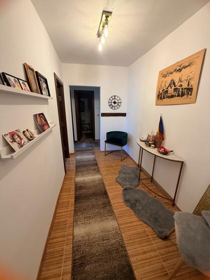 Apartament cu 3 camere decomandat Alexandru cel Bun