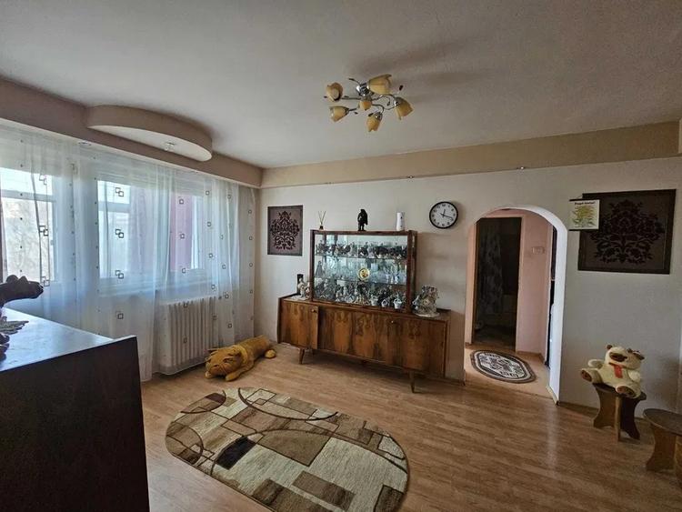 Apartament de vânzare cu 2 camere, zona Tomis 3