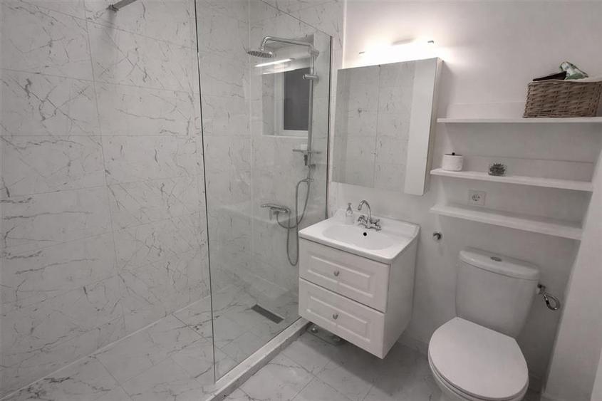 Apartament 3 camere 2 bai 75mp gradina zona Selimbar