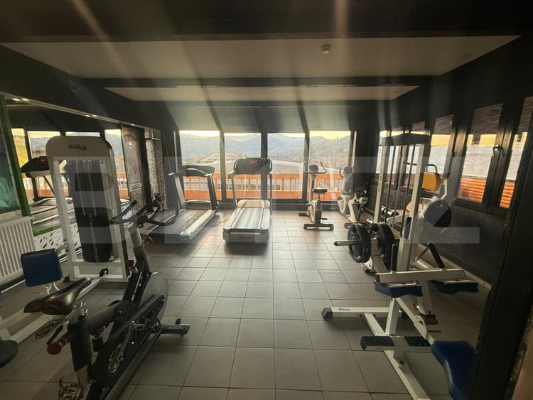 Se vinde complex comercial cu terasă + spații de cazare la etaj -Pucioasa