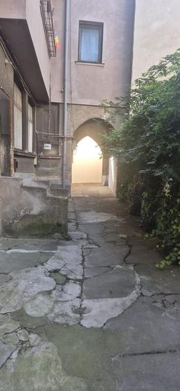 4 camere într-o vilă elegantă, retrasă și liniștită – zona Vasile Lascăr