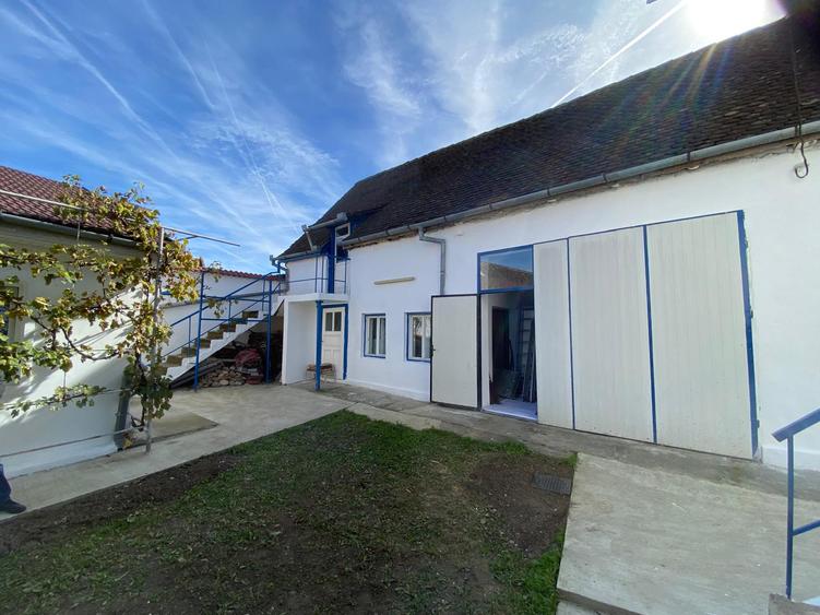 CASĂ de vânzare în Cristian – ideală pentru locuință și afacere!