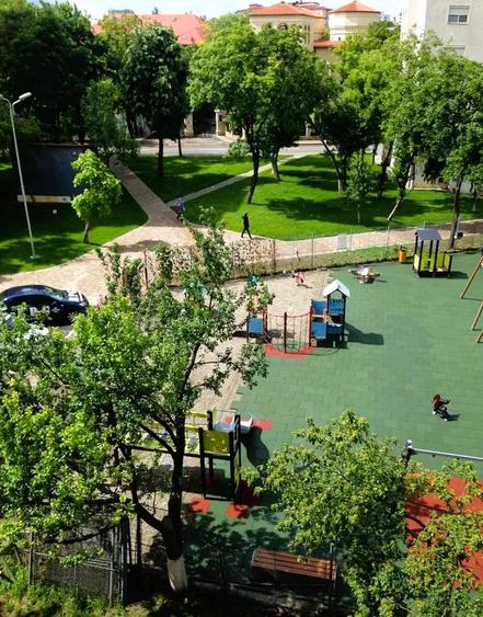 Apartament 3 camere, DECOMANDAT, zona Centru-Palas Mall