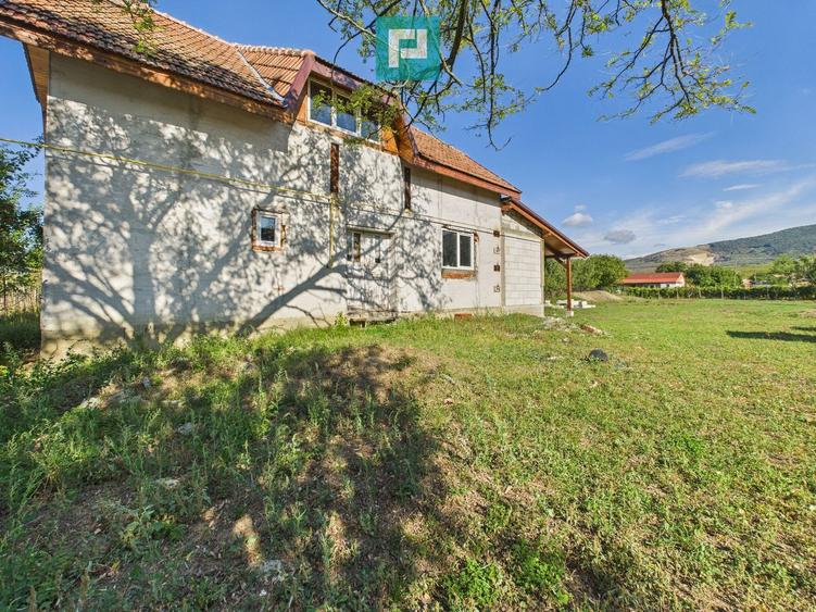 Casă cu panoramă spre dealurile Șiriei