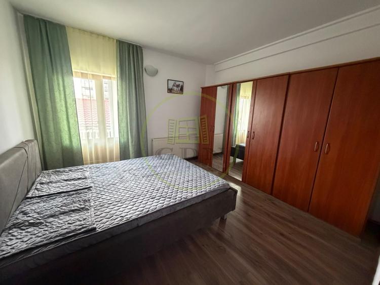 Apartament 4 camere de închiriat – Strada De Mijloc, Centrul Istoric