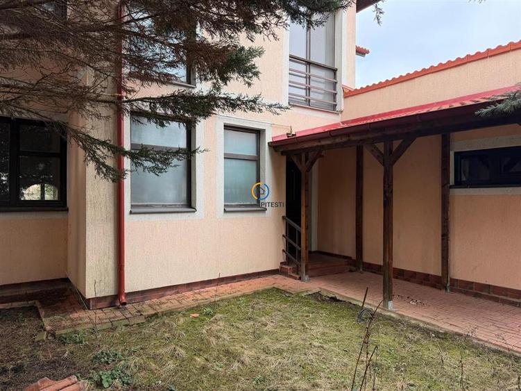 Vila P+1 cu garaj Stefanesti zona rezidentiala Bratieni, libera