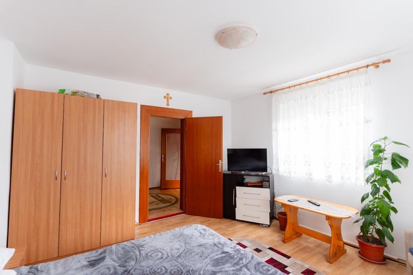 Casa 5 camere de vanzare