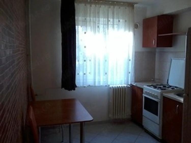 Garsoniera decomandata, zona Podu Ros - Titu Maiorescu
