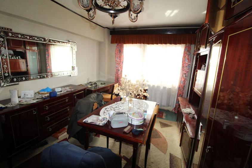 Apartament 3 camere, strada Victoriei, zona 9 Mai
