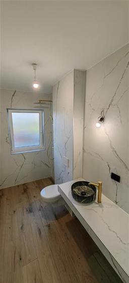 Studio renovat cu terasa si loc de parcare