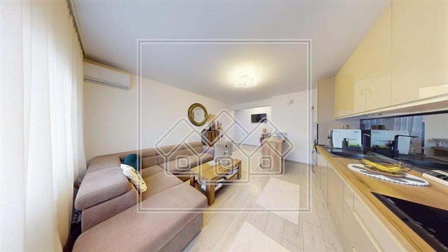 Apartament cu 2 camere, balcon, 2 locuri de parcare - zona buna