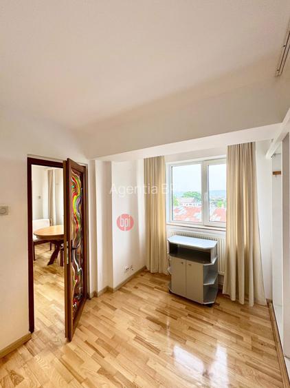 SE INCHIRIAZA micro-apartament tineresc, 2 camere, etaj 4 (cu sarpanta), situat - 10