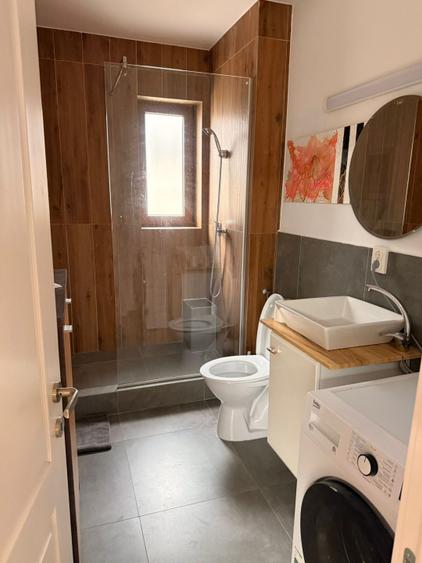 Apartament de vanzare , semidecomandat 50,mp ,2 camere Floresti zona VIVO