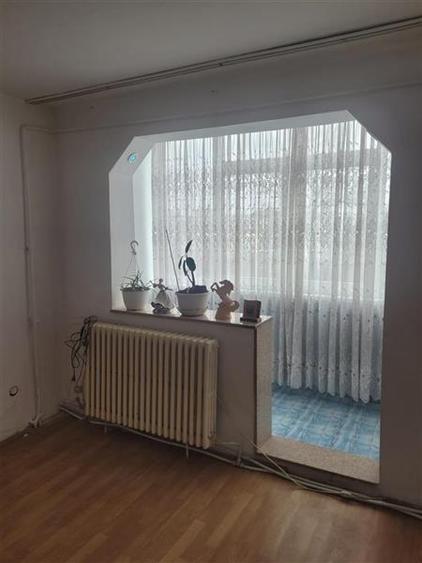 Apartament 3 camere semidecomandat, zona Neagoe Voda