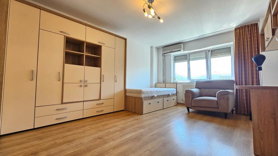 Apartament 3 camere Centrul Civic,renovat,mobilat,vedere Tampa,liber,158000 Euro