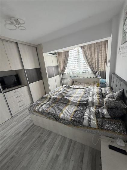 Apartament 3 camere cu balcon zona Terezian