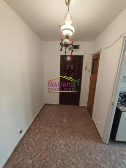 Vand apartament 3 camere Piata Straduintei - Niculitel