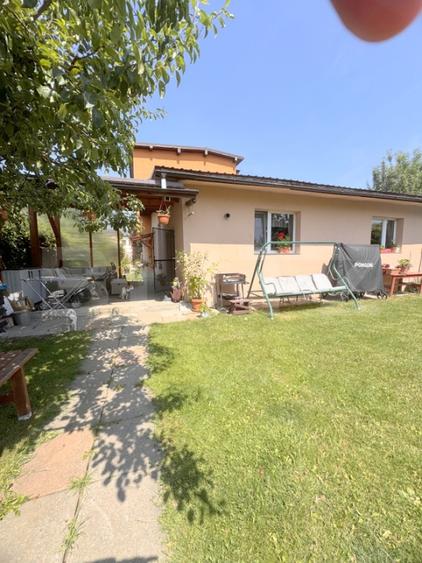 Cladire multifunctionala, pensiune plus casa, parcari private