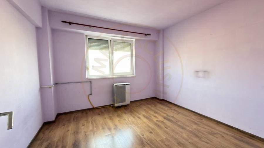 Apartament 4 camere Etaj IV, MV1, Zona Ludy - Str. Regele Ferdinand I - Carei