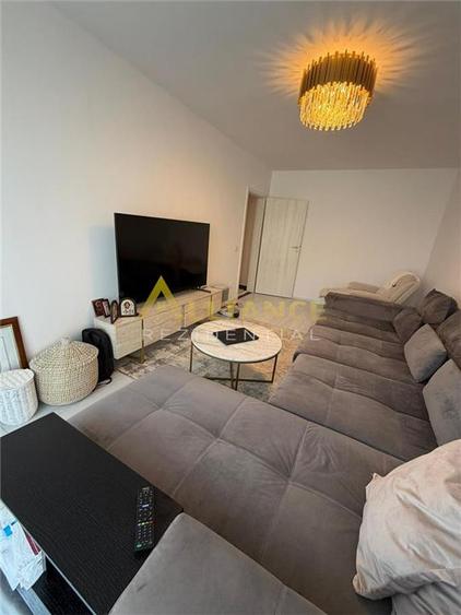 De vanzare apartament 3 camere – Str Amurgului