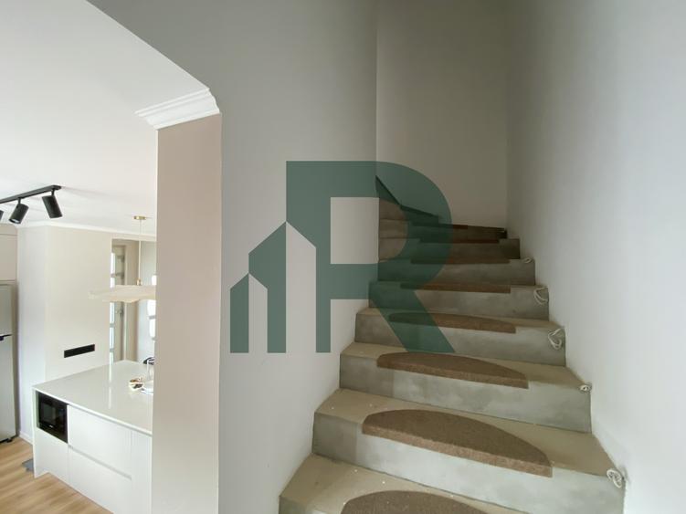 Duplex cu 4 camere 2 bai si curte libera 200 mp in Cisnadie