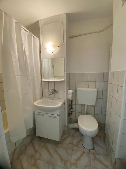 Garsoniera la etajul 3 RENOVATA, mobilata si utilata zona NORD