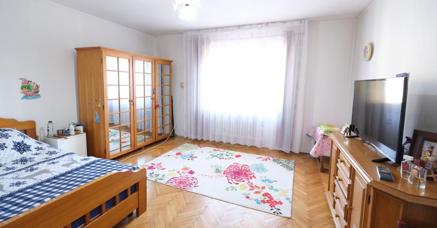 Vanzare casa D+P+1+pod si 519 mp teren in Piatra Neamt compusa din 2 apartamente