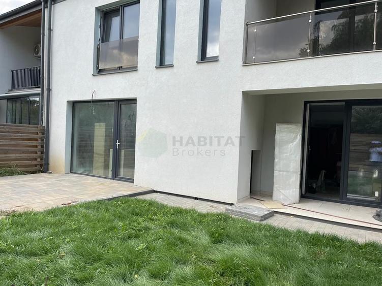 Vilă spațioasă Tunari | Curte mare | Complex închis