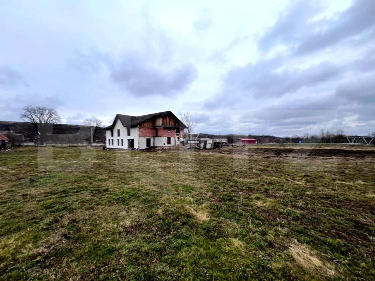 Pensiune în construcție cu potențial turistic și teren generos. 420mp utili - 5