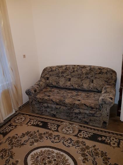 O camera de inchiriat , pentru o  fata