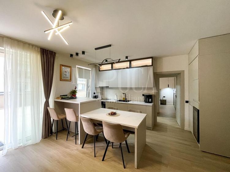 Apartament 3 camere de vanzare in Floresti