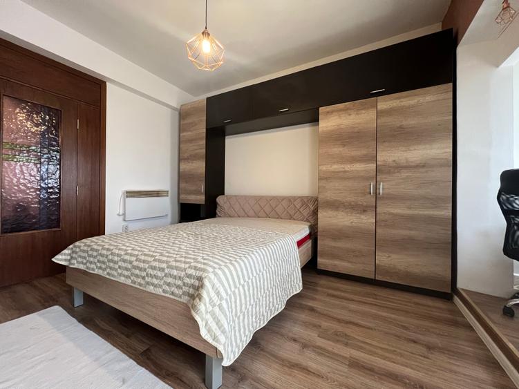 480€, metrou. Piata Universitatii
