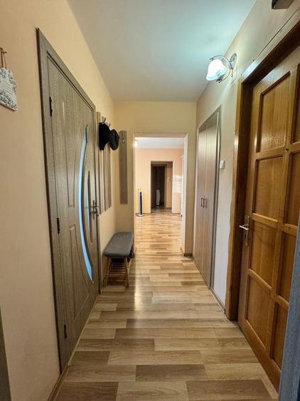 Apartament 3 camere de vanzare zona Sasar