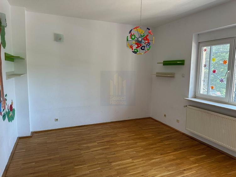 Vila 10 Camere 600mp Teren 1775 mp de Vanzare *Iancu Nicolae*