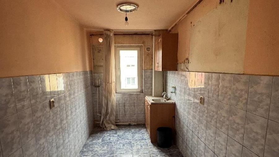Hunedoara, Apartament-3 camere, 51 mp utili, etaj 3/4.